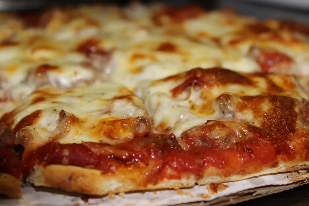 old-fashioned style Sausage & Pepperoni pizza from the "hamp"